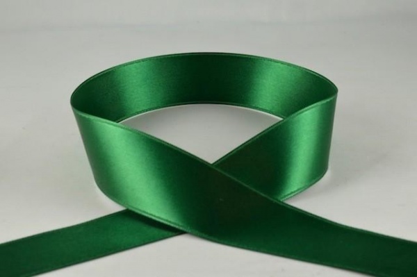RIBEMGREEN1530 - Ribbon Double Faced Satin Emerald Green 15mm x 25 Meters